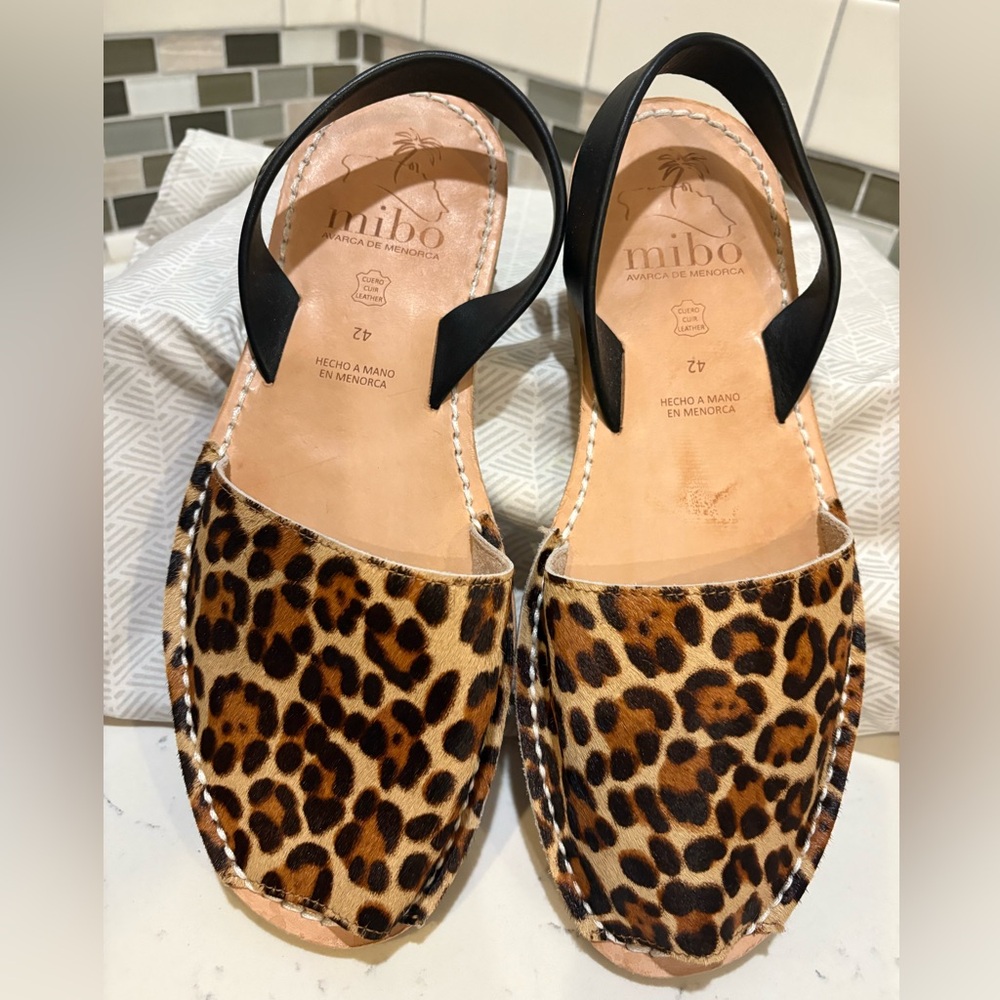 MIBO AVARCAS WOMEN'S
LEOPARD FAUX PRINT LEATHER SLINGBACK SANDALS